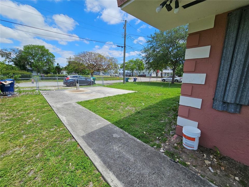 For Rent: $2,200 (2 beds, 1 baths, 1300 Square Feet)