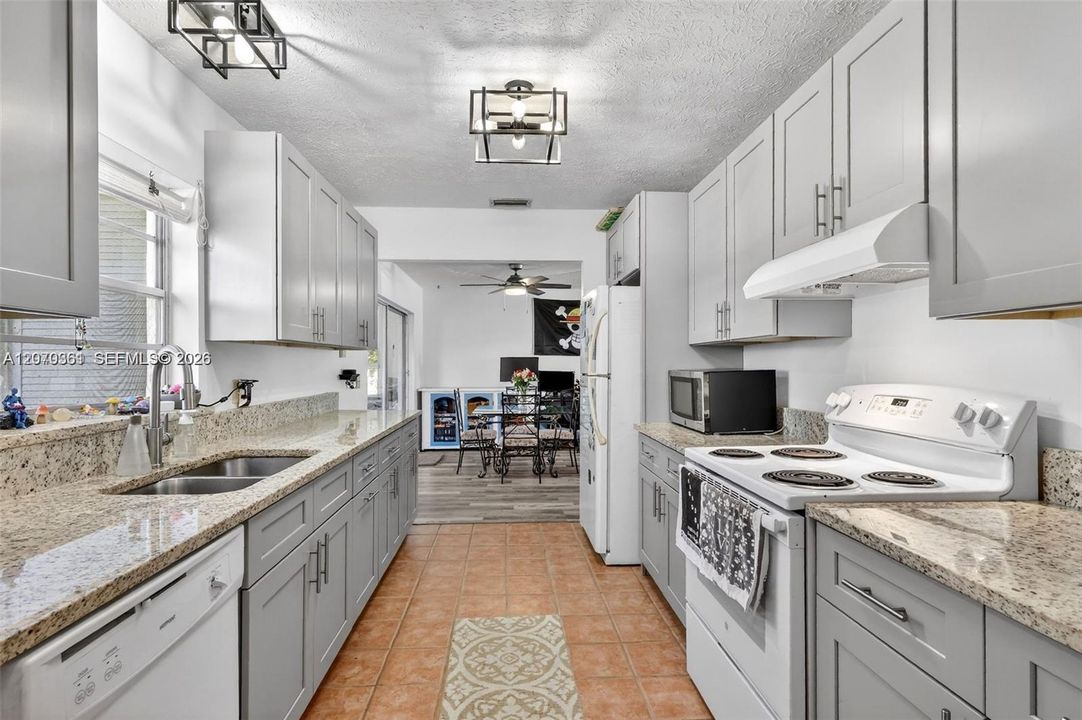 For Sale: $349,900 (3 beds, 2 baths, 1296 Square Feet)