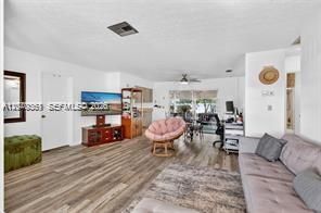 For Sale: $349,900 (3 beds, 2 baths, 1296 Square Feet)