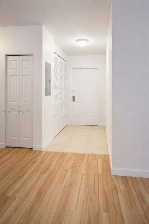 For Sale: $260,000 (3 beds, 2 baths, 1062 Square Feet)