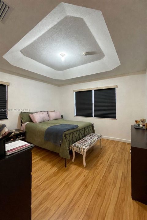 For Sale: $260,000 (3 beds, 2 baths, 1062 Square Feet)
