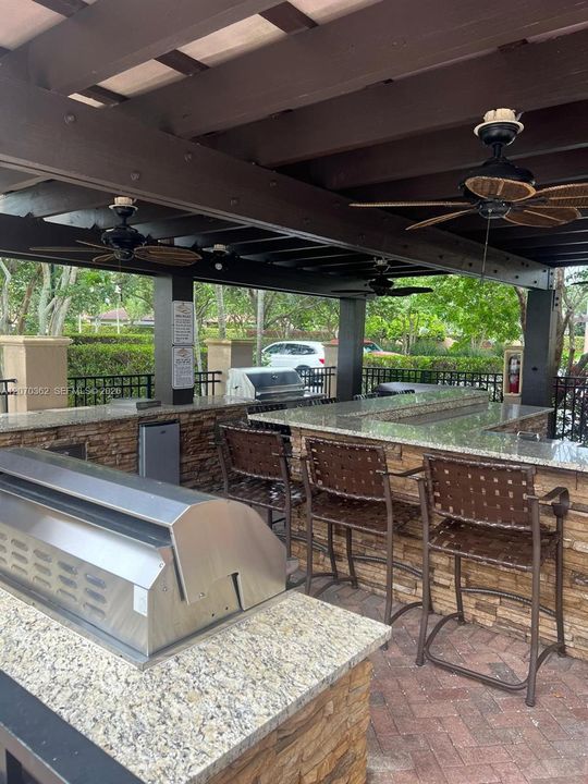For Sale: $260,000 (3 beds, 2 baths, 1062 Square Feet)
