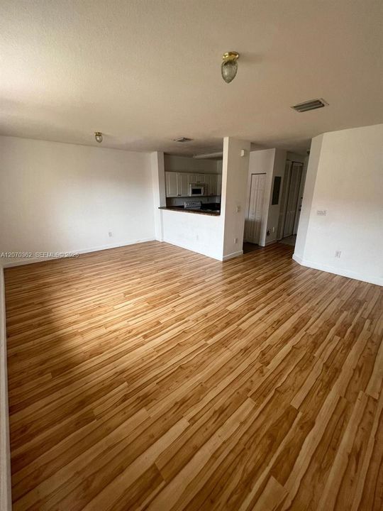For Sale: $260,000 (3 beds, 2 baths, 1062 Square Feet)