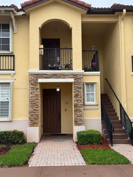 For Sale: $260,000 (3 beds, 2 baths, 1062 Square Feet)