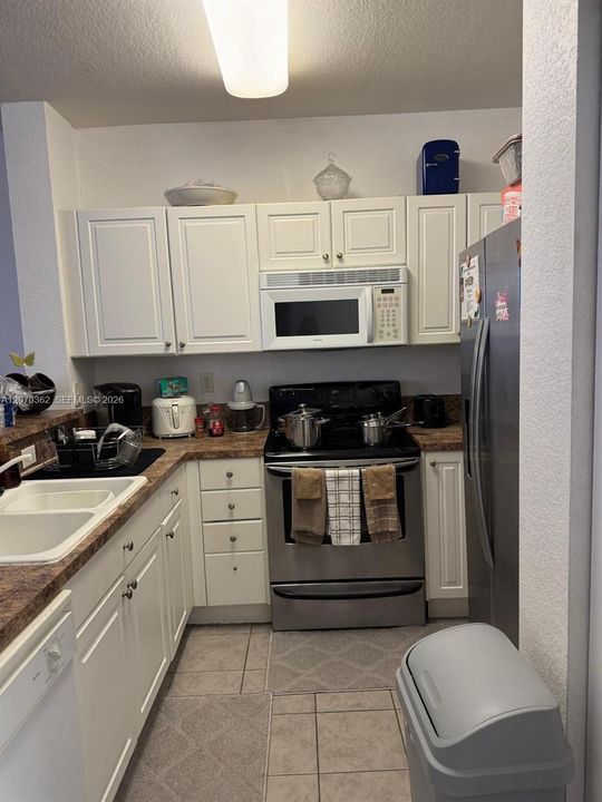 For Sale: $260,000 (3 beds, 2 baths, 1062 Square Feet)