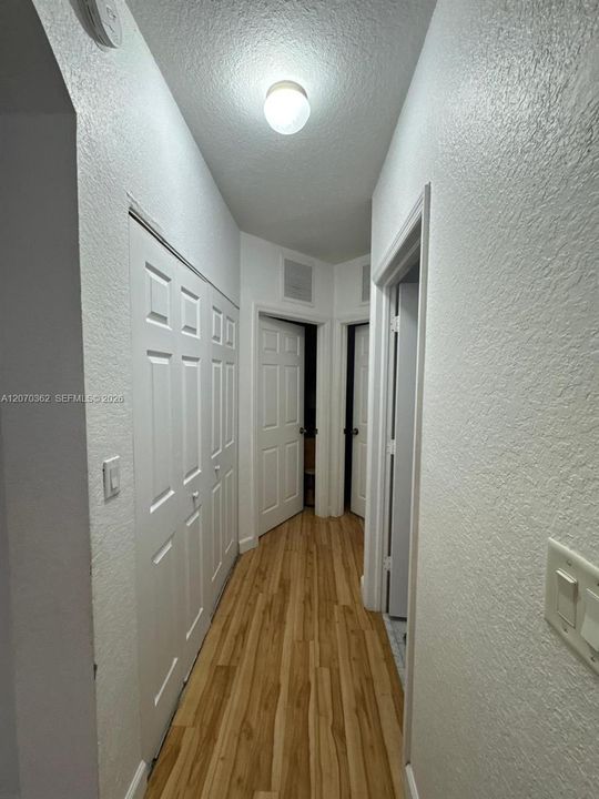 For Sale: $260,000 (3 beds, 2 baths, 1062 Square Feet)