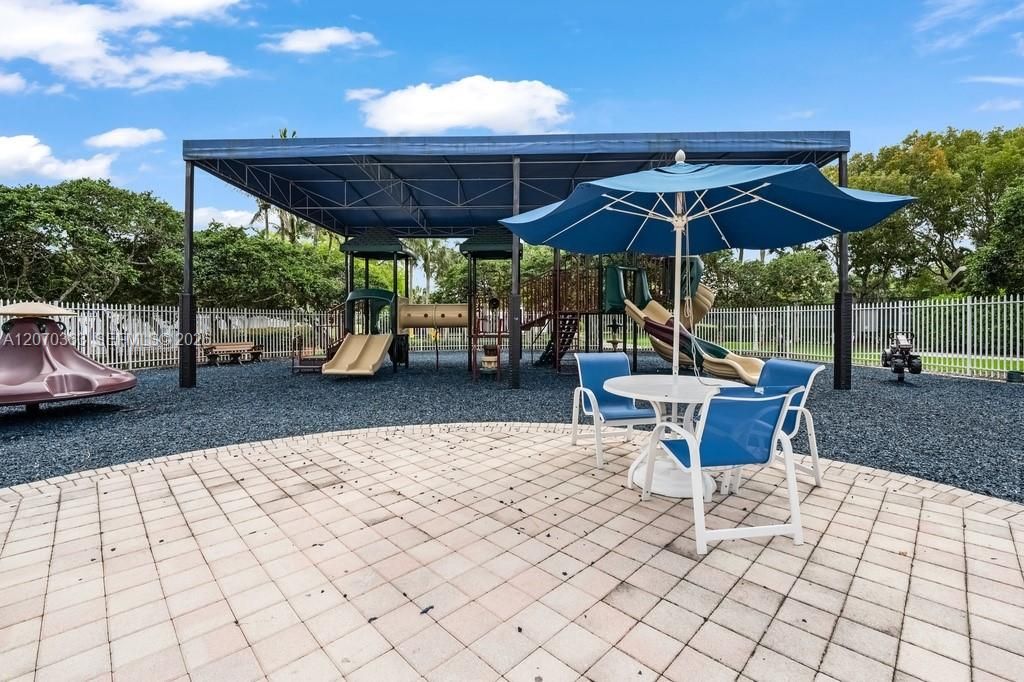 For Rent: $4,300 (4 beds, 2 baths, 2075 Square Feet)
