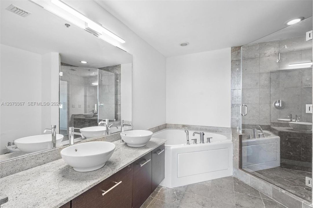 For Rent: $4,300 (3 beds, 2 baths, 1204 Square Feet)