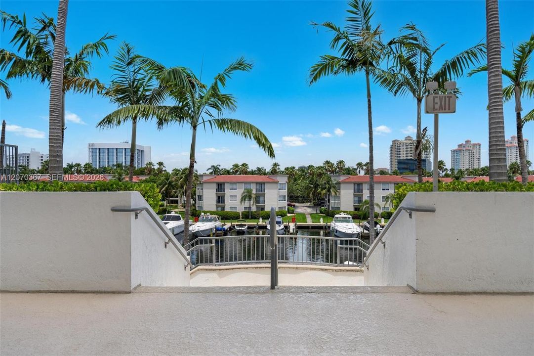 For Rent: $4,300 (3 beds, 2 baths, 1204 Square Feet)
