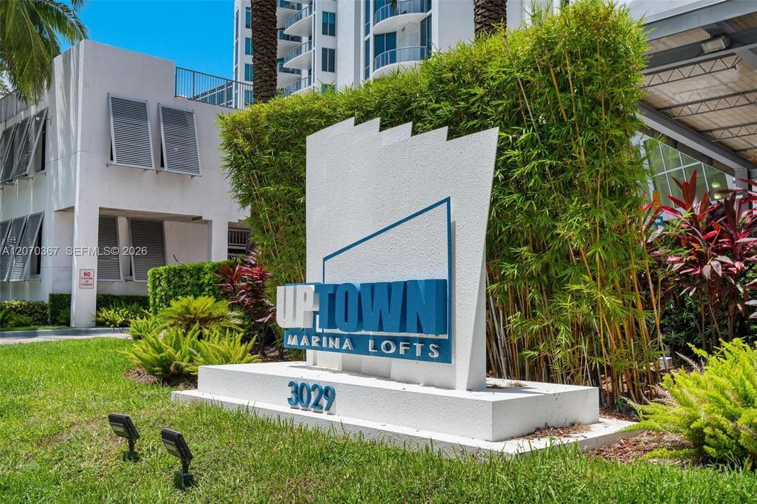 For Rent: $4,300 (3 beds, 2 baths, 1204 Square Feet)
