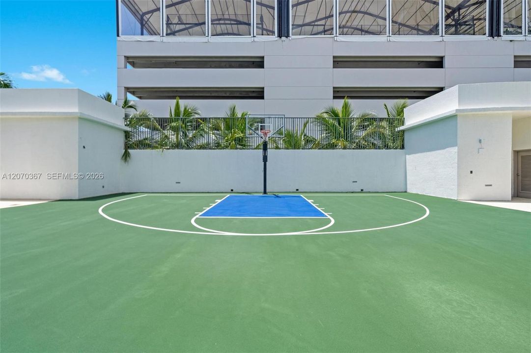 For Rent: $4,300 (3 beds, 2 baths, 1204 Square Feet)