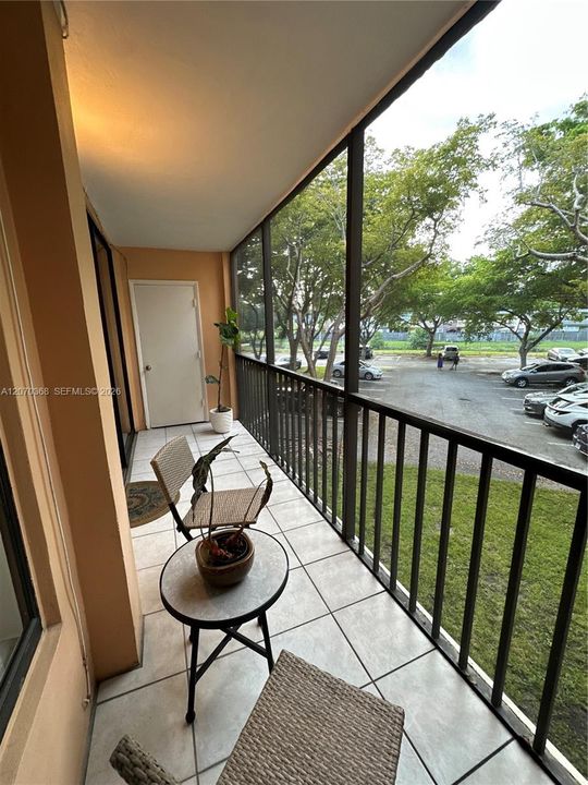 For Rent: $1,800 (1 beds, 1 baths, 705 Square Feet)