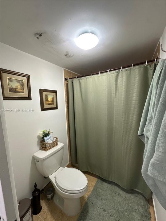 For Rent: $1,800 (1 beds, 1 baths, 705 Square Feet)
