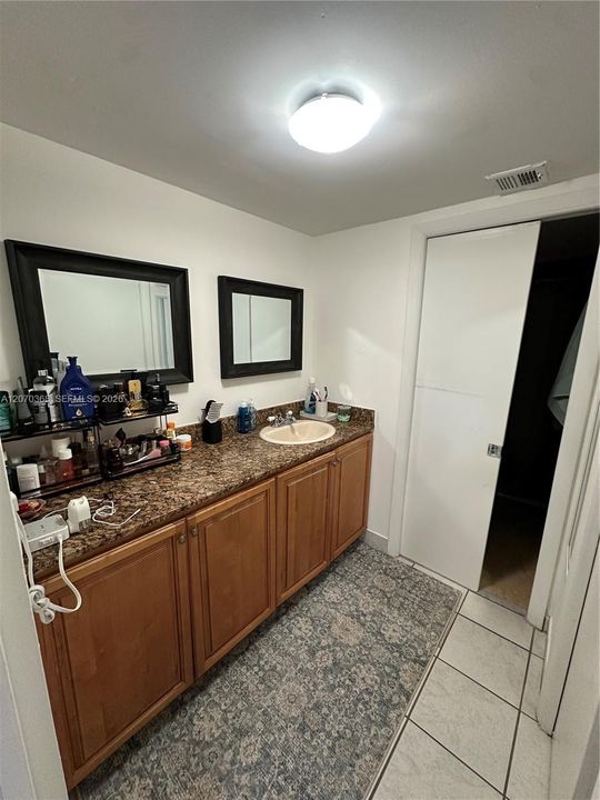 For Rent: $1,800 (1 beds, 1 baths, 705 Square Feet)