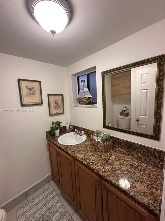 For Rent: $1,800 (1 beds, 1 baths, 705 Square Feet)