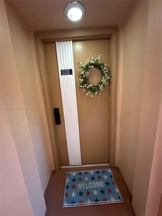 For Rent: $1,800 (1 beds, 1 baths, 705 Square Feet)