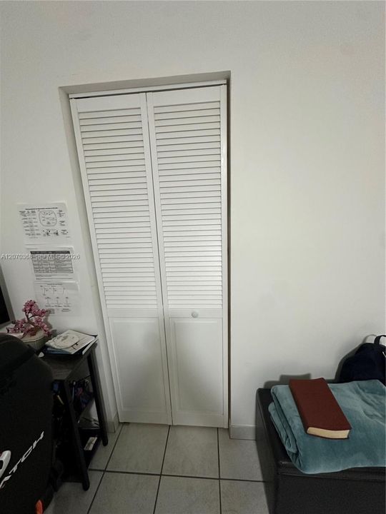 For Rent: $1,800 (1 beds, 1 baths, 705 Square Feet)