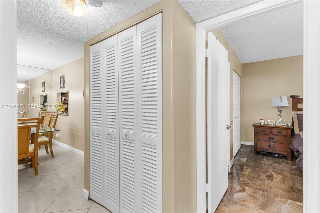 For Sale: $79,500 (2 beds, 2 baths, 958 Square Feet)