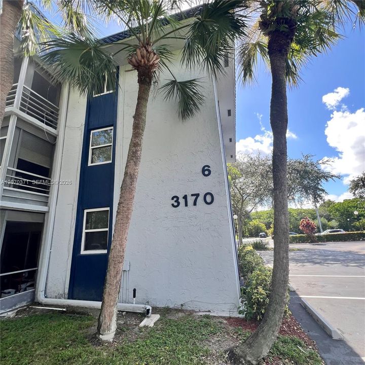 For Sale: $85,000 (2 beds, 2 baths, 958 Square Feet)