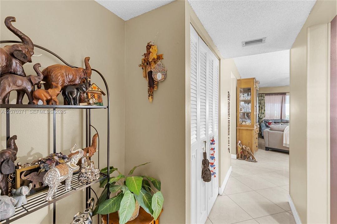 For Sale: $79,500 (2 beds, 2 baths, 958 Square Feet)