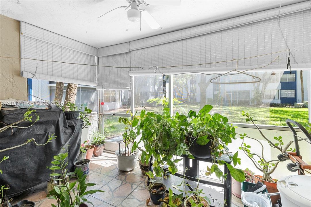 For Sale: $79,500 (2 beds, 2 baths, 958 Square Feet)