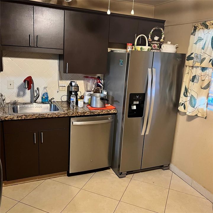 For Sale: $85,000 (2 beds, 2 baths, 958 Square Feet)