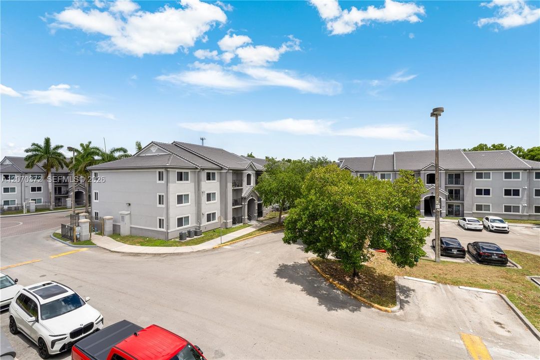 For Sale: $176,000 (2 beds, 2 baths, 900 Square Feet)