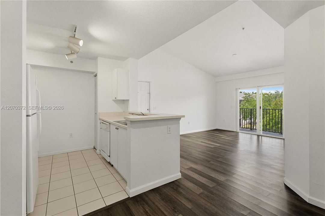 For Sale: $176,000 (2 beds, 2 baths, 900 Square Feet)