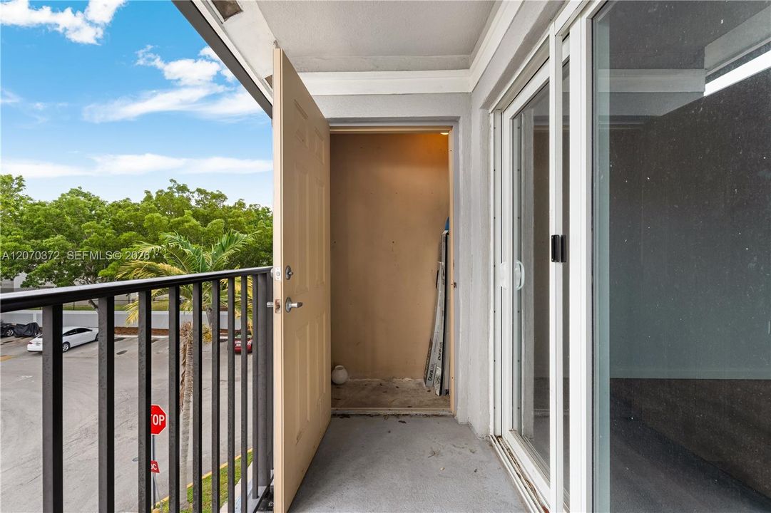 For Sale: $176,000 (2 beds, 2 baths, 900 Square Feet)