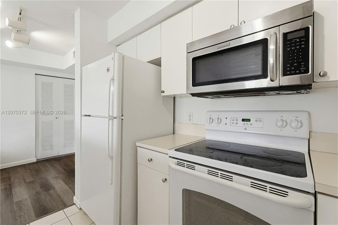 For Sale: $176,000 (2 beds, 2 baths, 900 Square Feet)