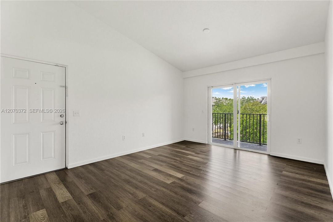 For Sale: $176,000 (2 beds, 2 baths, 900 Square Feet)
