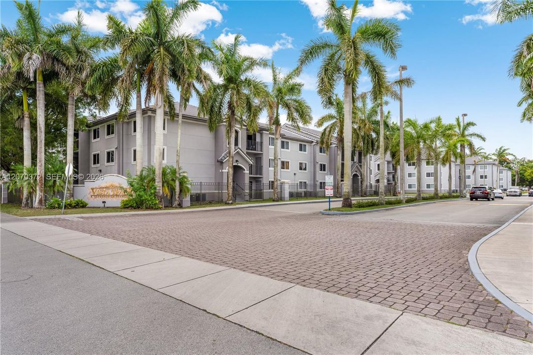 For Sale: $176,000 (2 beds, 2 baths, 900 Square Feet)