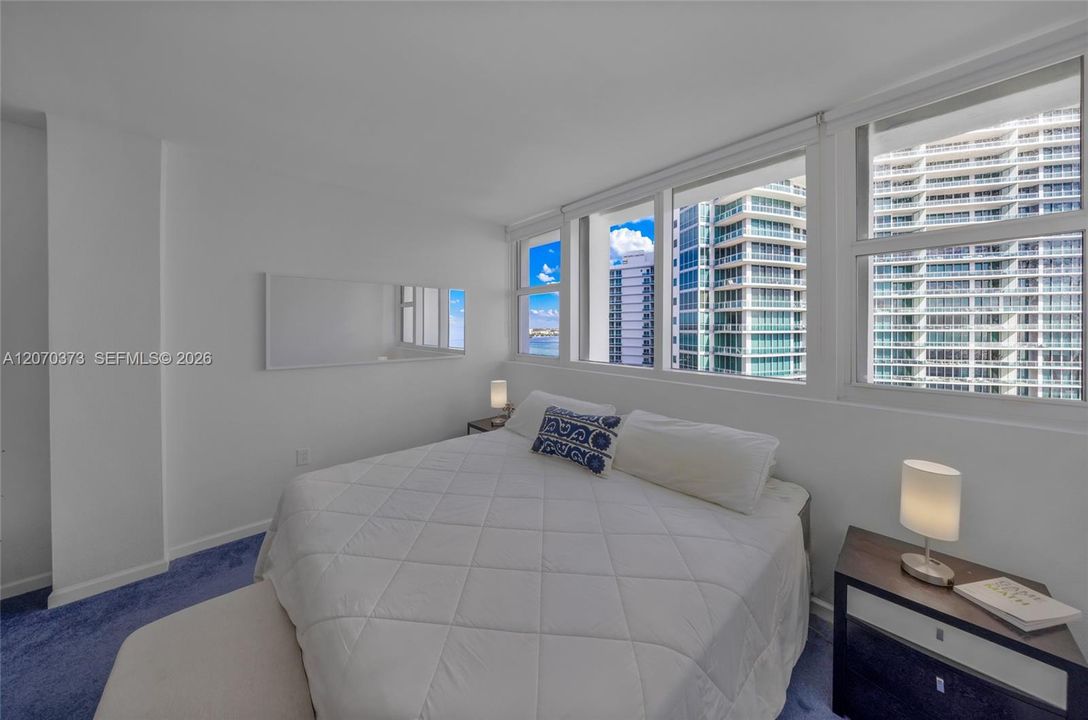For Rent: $4,350 (1 beds, 1 baths, 964 Square Feet)