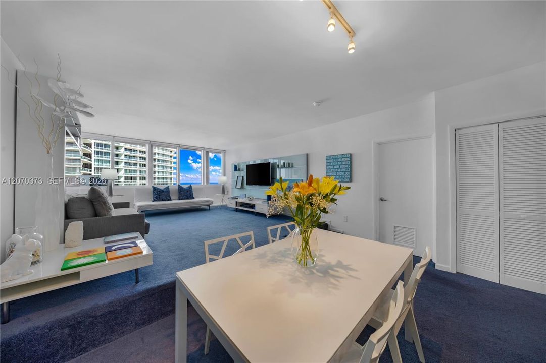 For Rent: $4,350 (1 beds, 1 baths, 964 Square Feet)