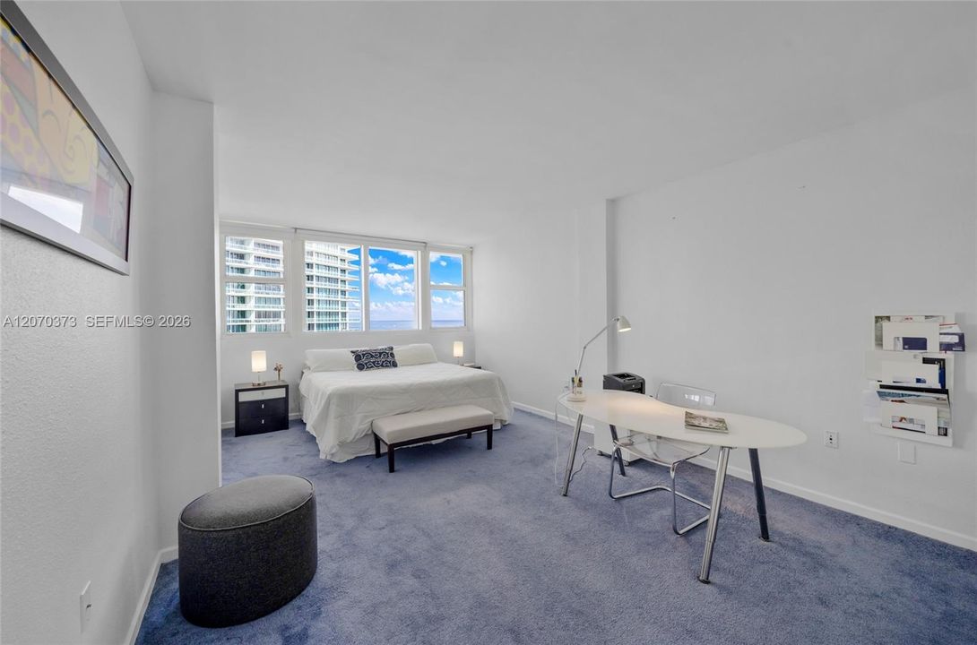 For Rent: $4,350 (1 beds, 1 baths, 964 Square Feet)