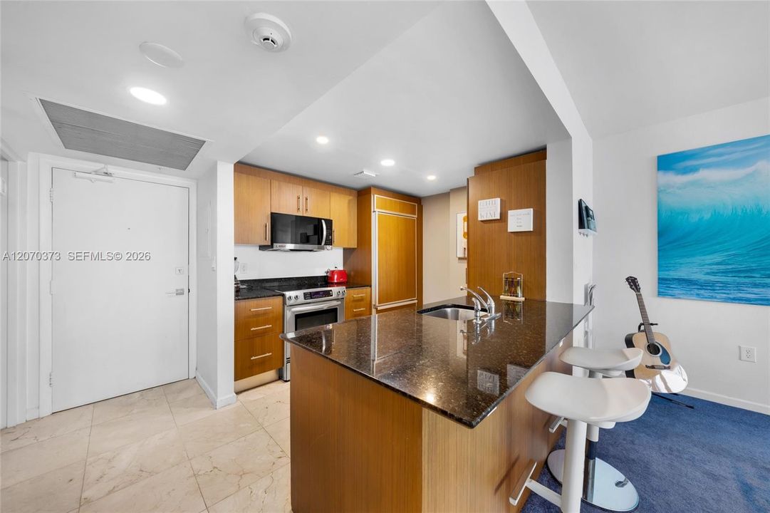 For Rent: $4,350 (1 beds, 1 baths, 964 Square Feet)