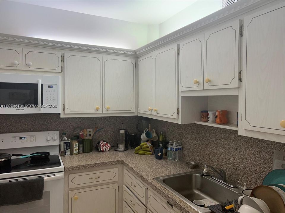 For Rent: $2,100 (1 beds, 1 baths, 798 Square Feet)