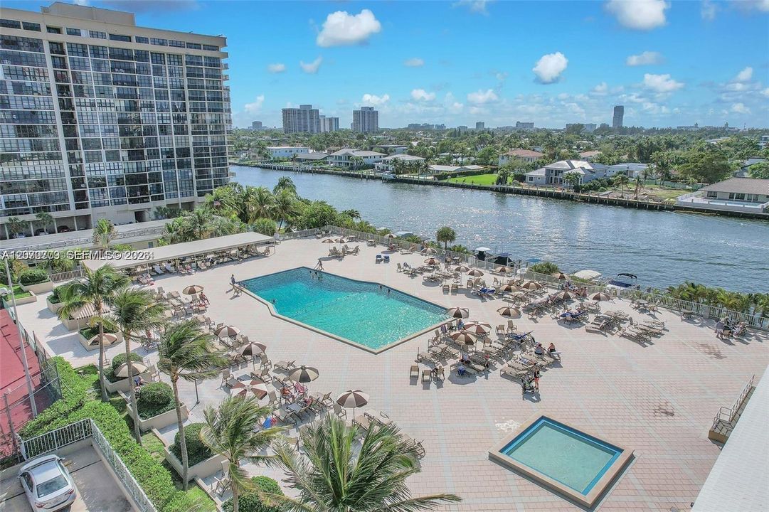 For Rent: $2,100 (1 beds, 1 baths, 798 Square Feet)