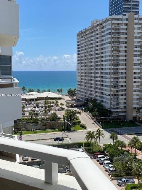 For Rent: $2,100 (1 beds, 1 baths, 798 Square Feet)