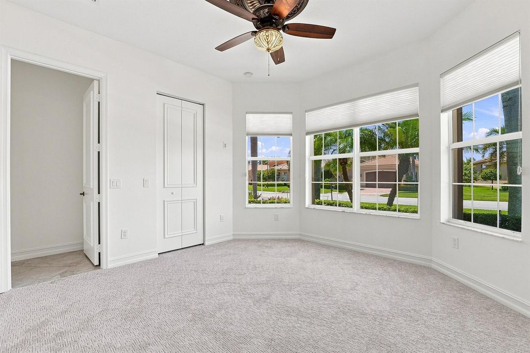 bedroom w/ensuite