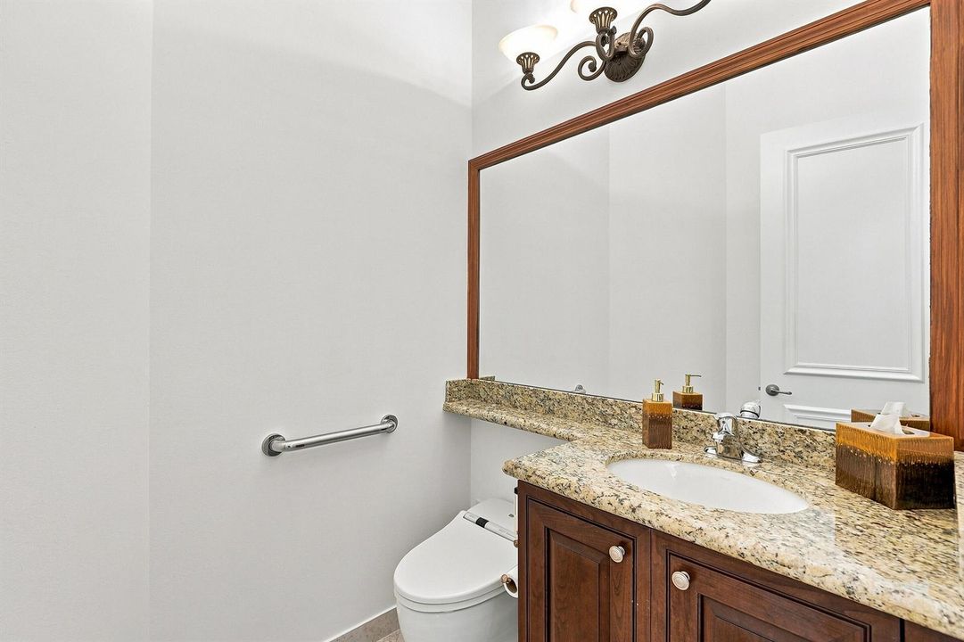 23_half bathroom