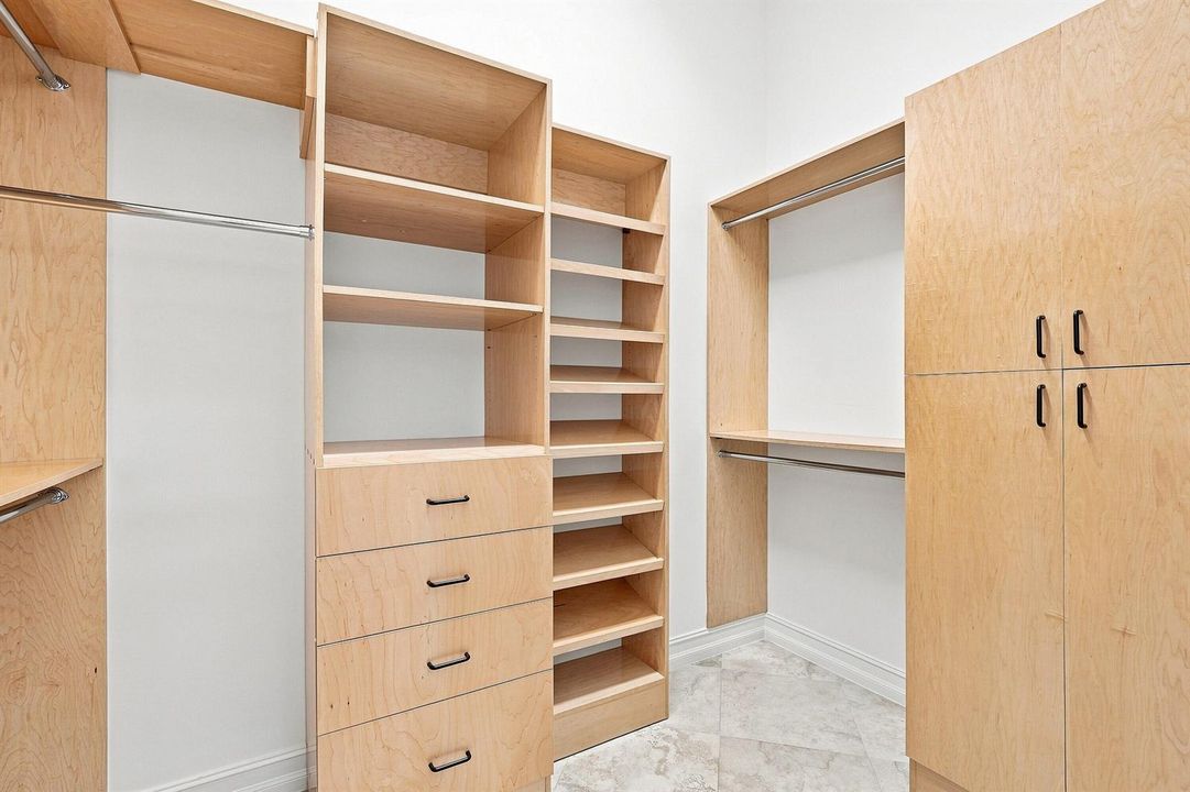 29_primary closet