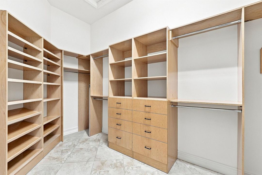 28_primary closet