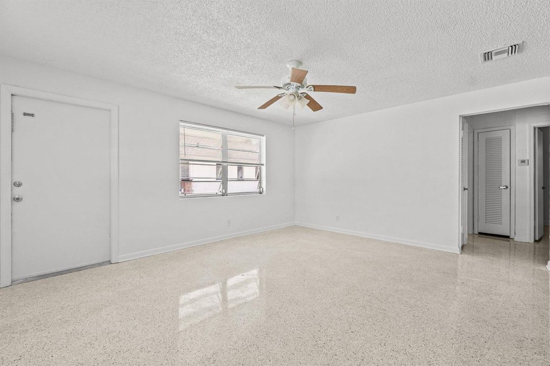 013-211SunriseAvenue-5-Lantana-FL-33462-