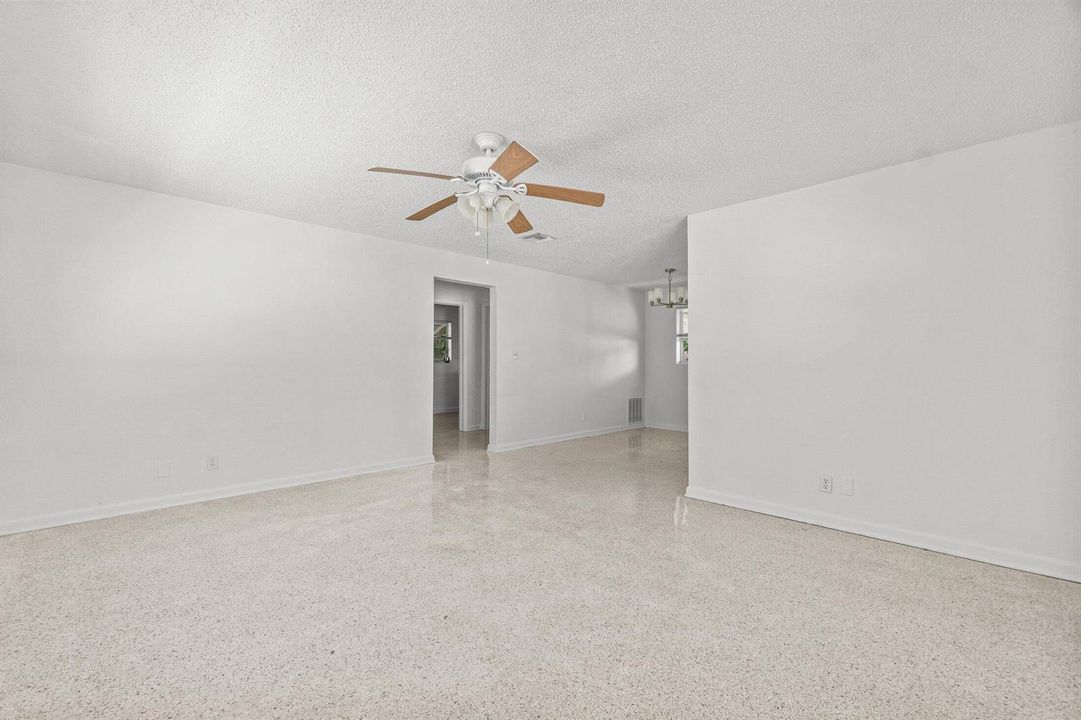 012-211SunriseAvenue-5-Lantana-FL-33462-