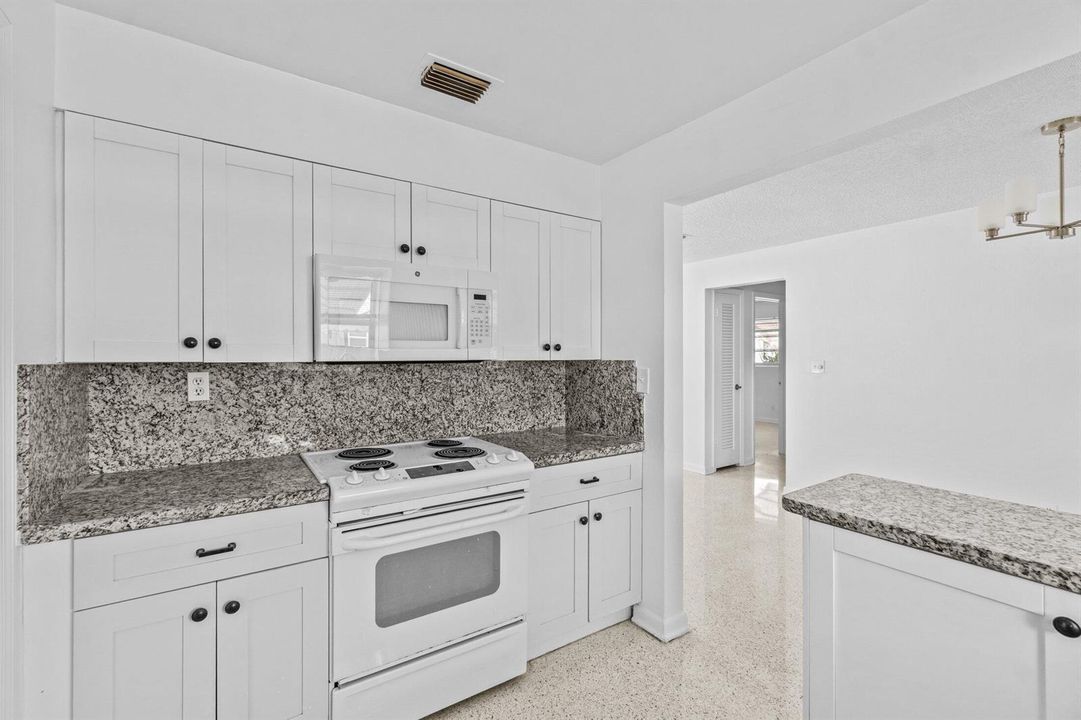 005-211SunriseAvenue-5-Lantana-FL-33462-