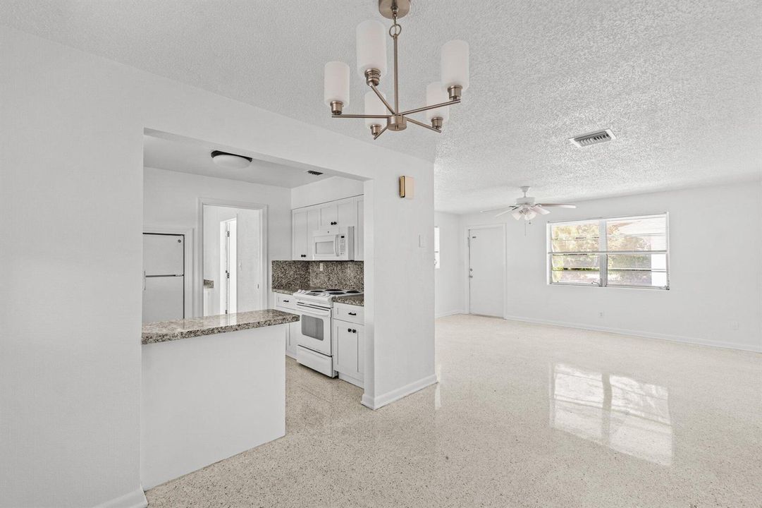 009-211SunriseAvenue-5-Lantana-FL-33462-