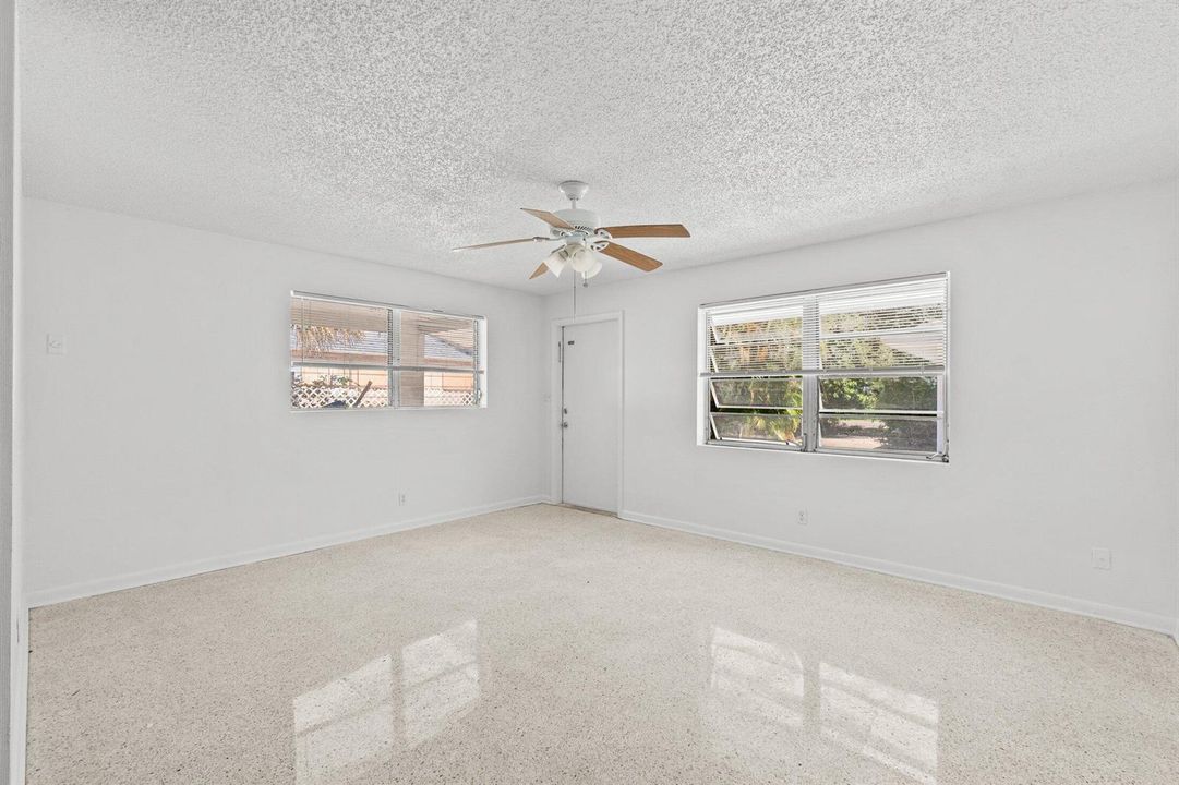 010-211SunriseAvenue-5-Lantana-FL-33462-