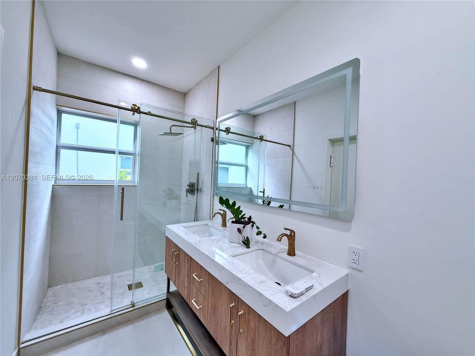 For Rent: $9,500 (3 beds, 3 baths, 1890 Square Feet)