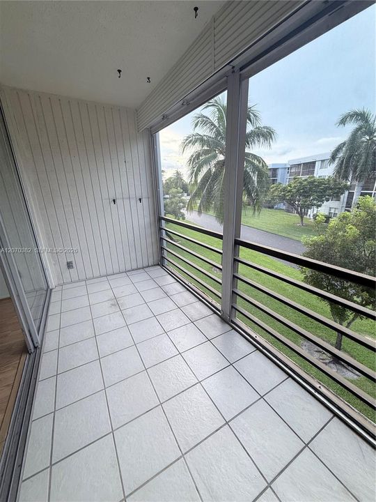For Sale: $107,500 (2 beds, 2 baths, 975 Square Feet)